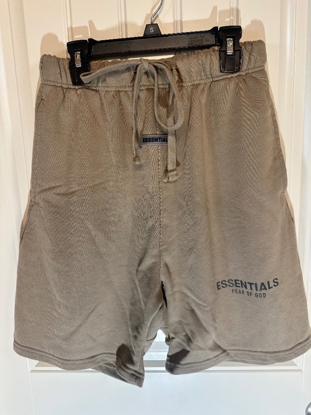 Essentials Shorts - Picture 1 of 5